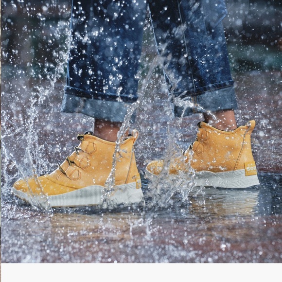 Women's SOREL Out N About III Waterproof Boot Yellow Ray/Sea Salt - Picture 9 of 16